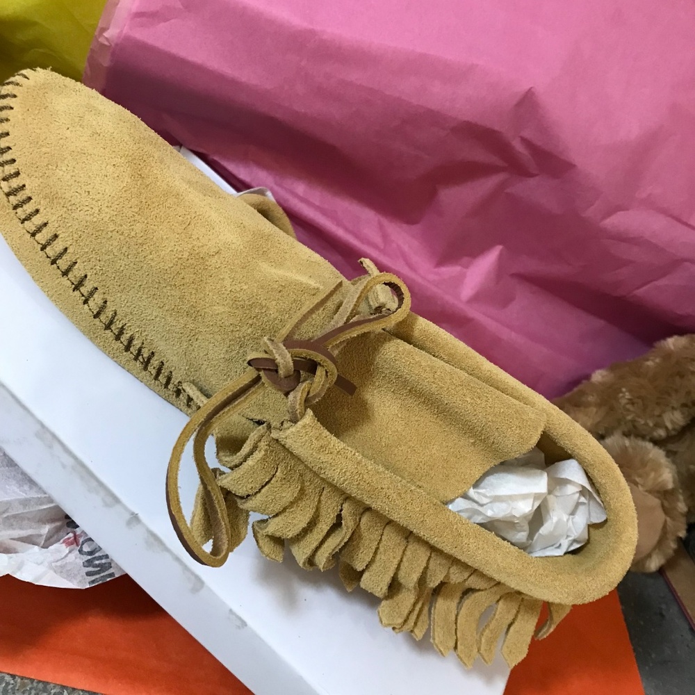 Minnetonka soft classic fringe boot size 9 - Picture 8 of 9